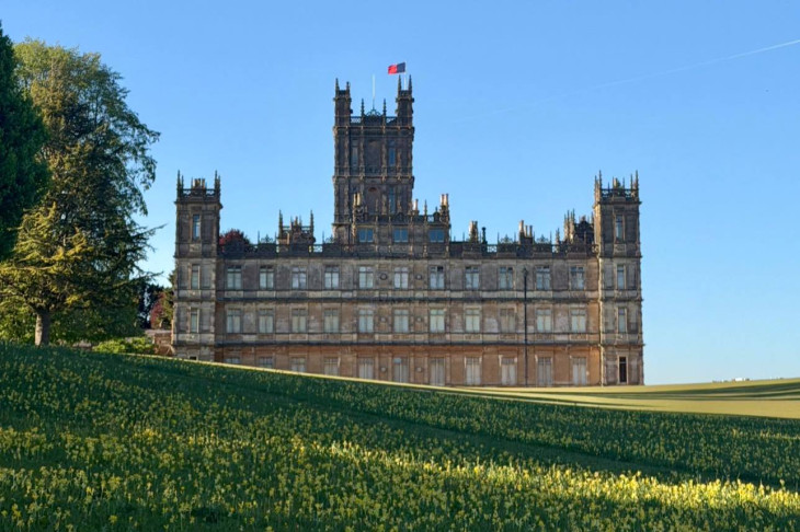 A Highclere-kastély a távolból &ndash; angol idill