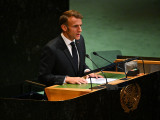 Emmanuel Macron francia elnök felszólal a Franciaország és Szaúd-Arábia által kezdeményezett közel-keleti csúcstalálkozón, az ENSZ-közgyűlés 80. ülésszakán a világszervezet New York-i székházában 2025. szeptember 22-én. Macron bejelentette, hogy Franciaország az izraeli és a palesztin nép közötti béke érdekében elismeri a palesztin államot. 