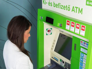 Még ismerkednek az emberek az okos ATM-ekkel