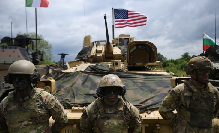 Amerikai katonai személyzet a Defense Shield 23 taktikai gyakorlaton a bulgáriai Novo Selo katonai táborában, 2023 májusában. Fotó: EPA / Vassil Donev