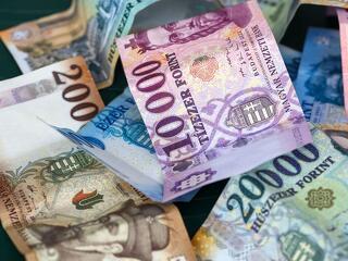 Hosszú volt az este, kóvályogva ébred a forint