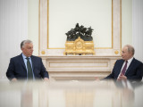  A Miniszterelnöki Sajtóiroda által közreadott képen Orbán Viktor miniszterelnök (b) és Vlagyimir Putyin orosz elnök tárgyal Moszkvában 2024. július 5-én