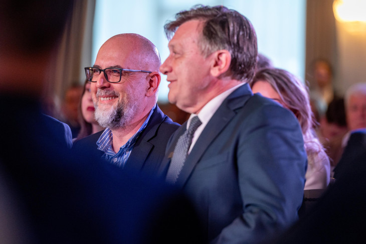  Kelemen Hunor, az RMDSZ elnöke és Crin Antonescu, a román kormánykoalíció közös államfőjelöltje a koalíció Maros megyei kampányrendezvényén Koronkában