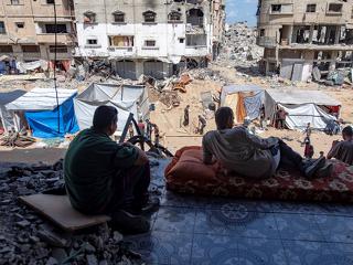 Izrael elfoglalta Gáza teljes egyiptomi határát, és rajtaütésekkel benyomult Rafahba