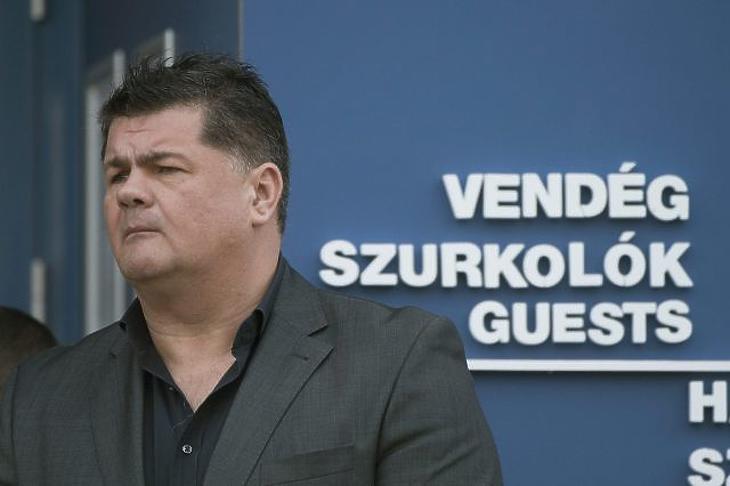 Váratlan húzás: Simicska eladja mindenét – az is megvan, kinek 