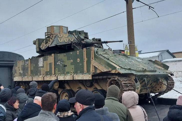 Oroszok által zsákmányolt Bradley páncélos - fájna a kiesésük az ukránoknak