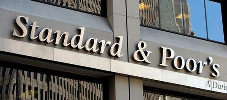 Először, október 10-én, pénteken a Standard and Poor's mond ítéletet