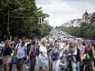 Több ezren tüntettek Berlinben korona-korlátozások ellen