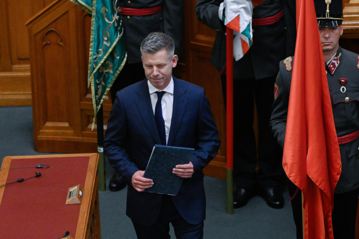 Teljes váltást ígér &ndash; Magyar Péter miniszterelnök az Országgyűlés plenáris ülésén az Országházban 2026. május 12-én