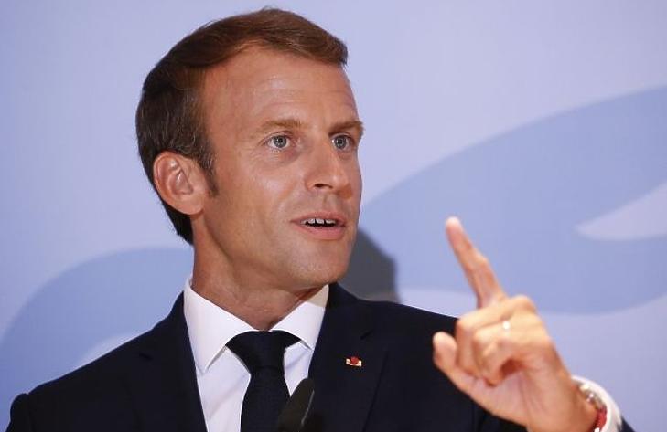 Putyin mosolyog: Macron felforgatja a NATO-t