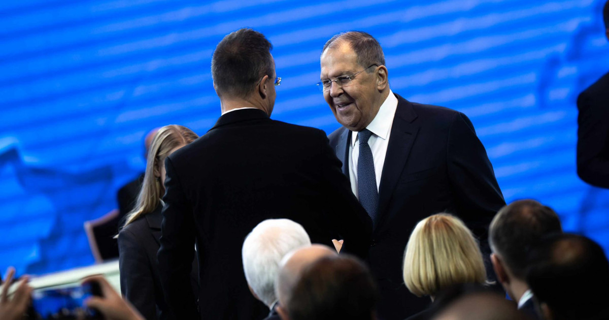 A nap képe: ki nem találja, kivel futott össze Szijjártó Péter Fehéroroszországban