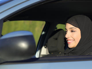 Idén először indultak szaúd-arábiai nők a Dakar-ralin, most pedig többezren jelentkeztek mozdonyvezetőnek 