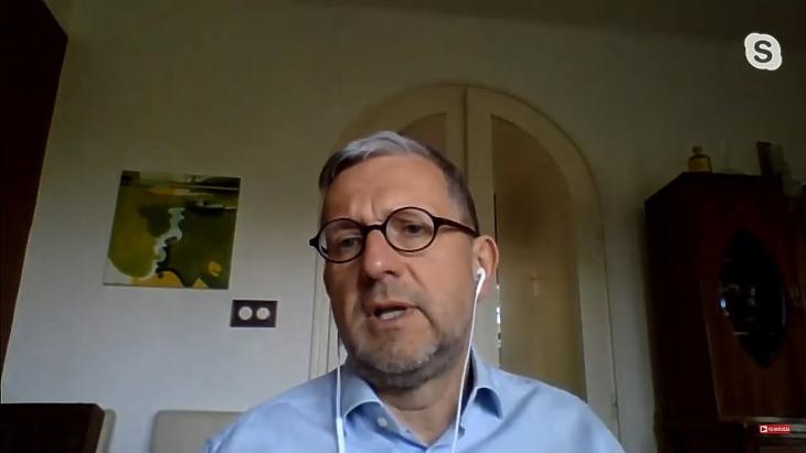 Rékassy Balázs orvos, egészségügyi menedzser: A tesztelésekkel vívott harcot már elvesztettük.  Fotó: youtube