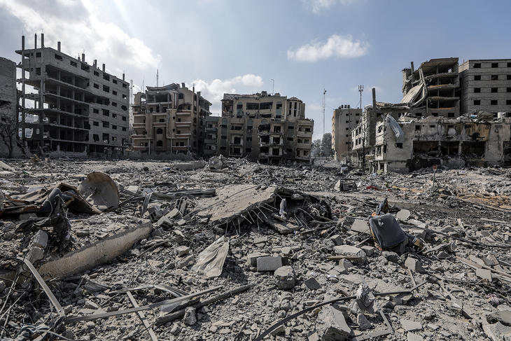 Izrael nem fékez: újabb támadás a tegnap bombázott menekülttábor ellen