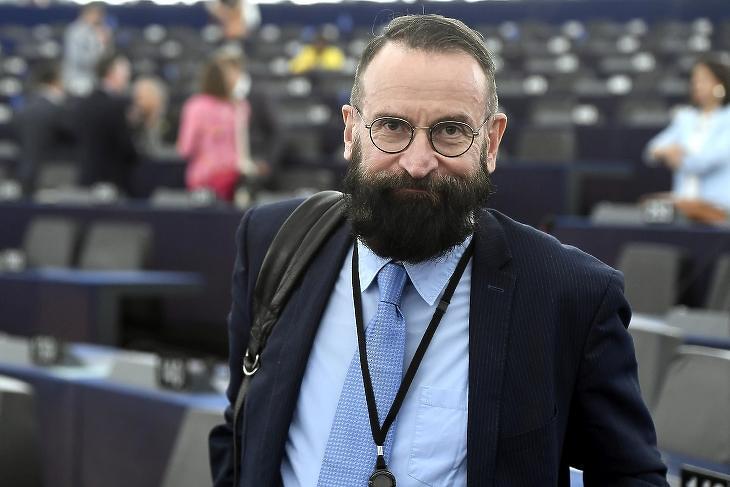  Az intézet minden látszat ellenére működik