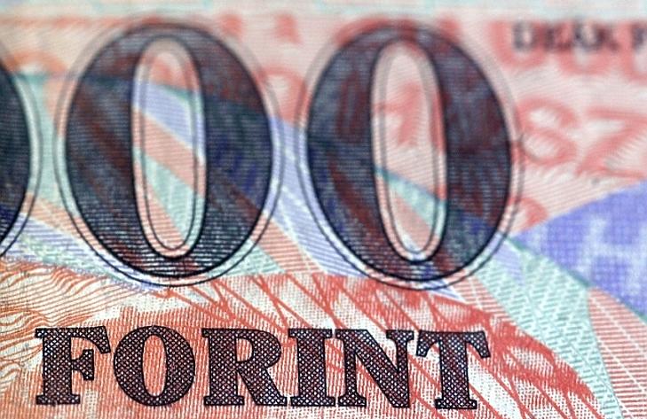 Másfél hónapja nem volt ily gyenge a forint