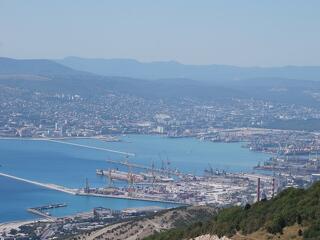 Görög hajó sérült meg „ismeretlen tárgytól” az orosz olajkikötő előtt