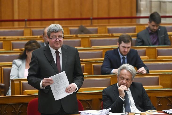 Hiába a tiltakozás, megszavazta a kata ellehetetetlenítését az Országgyűlés