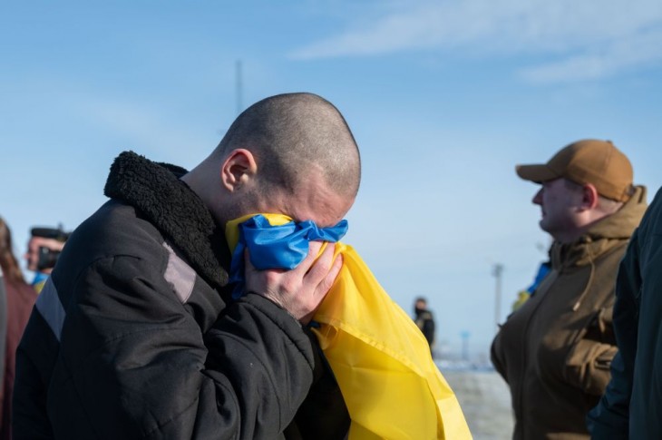 Így tértek haza az ukrán hadifoglyok. Fotó: Twitter (X)/Volodimir Zelenszkij