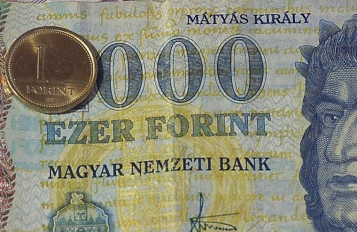 Két forinttal olcsóbb az euró, mindenkit lekörözött a BUX