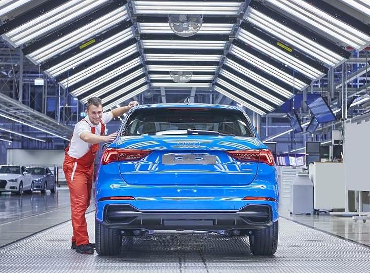 Új Audi gördült le a győri gyártósorról – így néz ki 