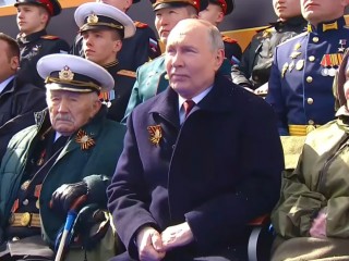 Putyin újra kifejtette elméletét arról, ki miatt fenyeget világháború