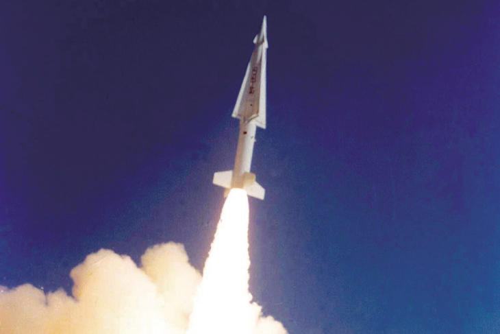 Ballisztikus rakéták kilövésével fogadtaák az amerikai külügyminisztert