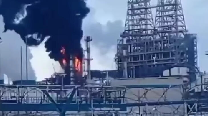 Putyin dühöng: Ukrajna sorra robbantja föl az olajfinomítóit