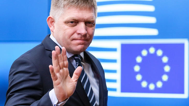 Robert Fico is azt reméli, hogy a kormánya állni fog, mint a cövek