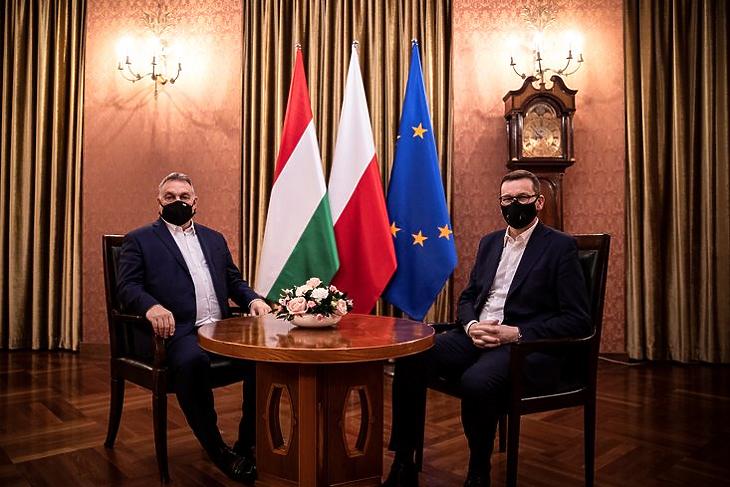 Marad a vétó: Orbán Viktor és Mateusz Morawiecki találkozója Varsóban 2020. november 30-án. MTI/Miniszterelnöki Sajtóiroda/Fischer Zoltán