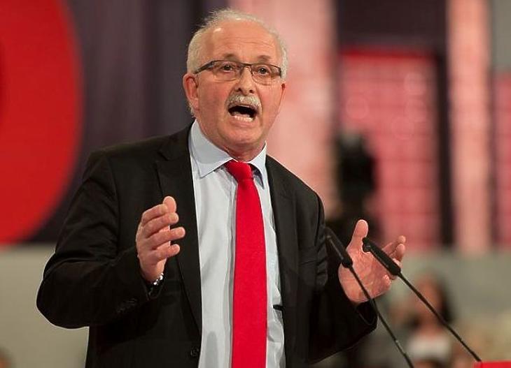 EP-alkuk: kigolyózhatják a Fideszt a Néppártból