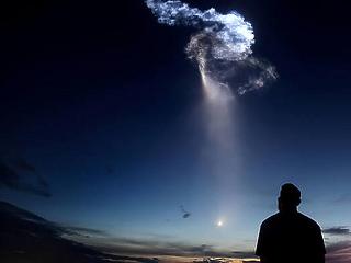 Sólyom hajtja a SpaceX Sárkányát a Nemzetközi Űrállomásra