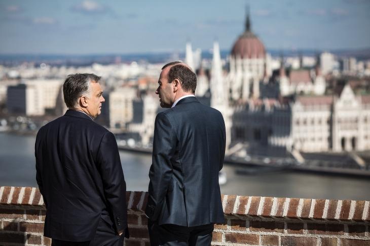 Orbán Viktor miniszterelnök és Manfred Weber Budapesten egy korábbi felvételen. Viszonyuk jelenleg mélyponton van. Fotó: MTI/Miniszterelnöki Sajtóiroda/Szecsődi Balázs