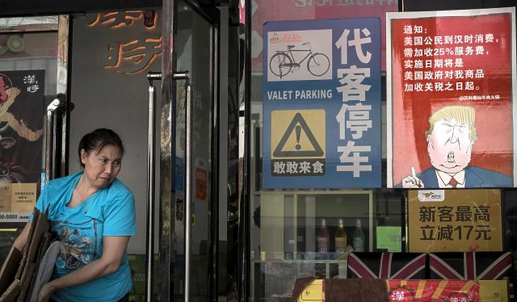 Trump hadjárata Kína ellen – a világnak kezd elege lenni a dollárból