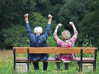 Kijött a rendelet a nyugdíjemelésről, 1,2 százalékot kapnak az idősek