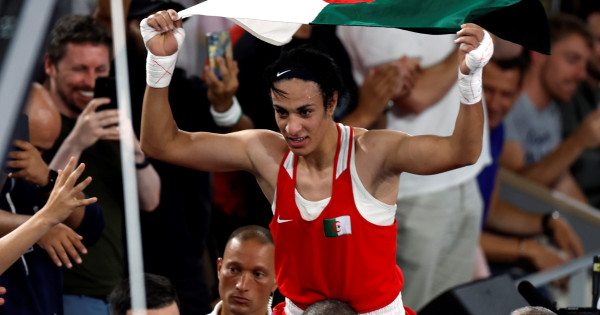 «Soy una mujer fuerte»: la tan denostada boxeadora argelina se ha convertido en campeona olímpica «Soy una mujer fuerte»: la tan denostada boxeadora argelina se ha convertido en campeona olímpica