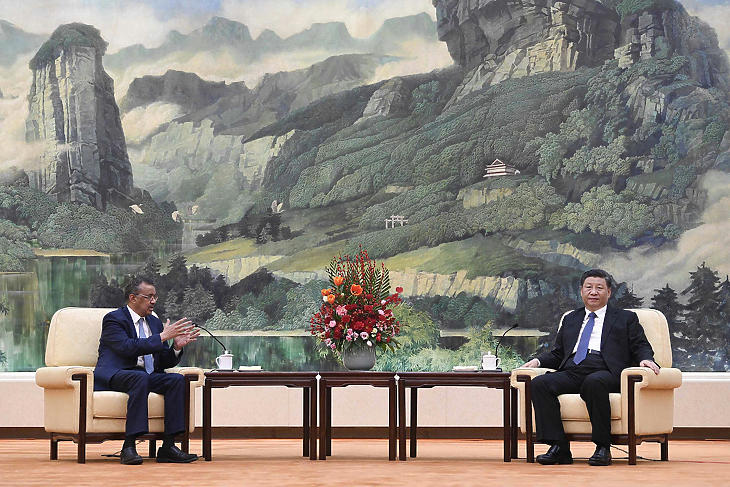 Tedrosz Adhanom WHO-főigazgató és Hszi Csin-Ping, a Kínai Népköztársaság elnöke 2020. január 28-án, Pekingben. (Fotó: Naohiko Hatta/AP)