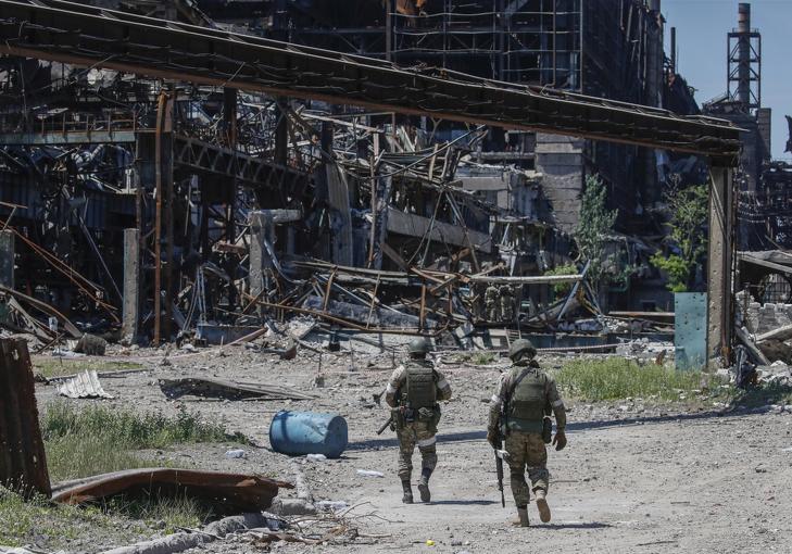 A mariuploi Azovsztál acélgyár romokban. Fotó: MTI/EPA/Szergej Ilnyickij