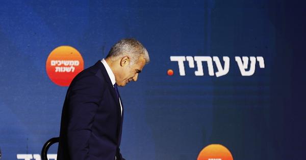 Jaír Lapid elbukott Izraelben, visszatér Benjámin Netanjahu