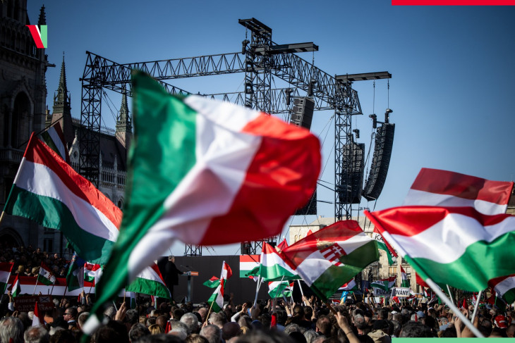 A Nézőpont Intézet szerint március 15-e után enyhén nőtt a Fidesz előnye. A 21 Kutatóközpontnál a Tisza vezet stabilan