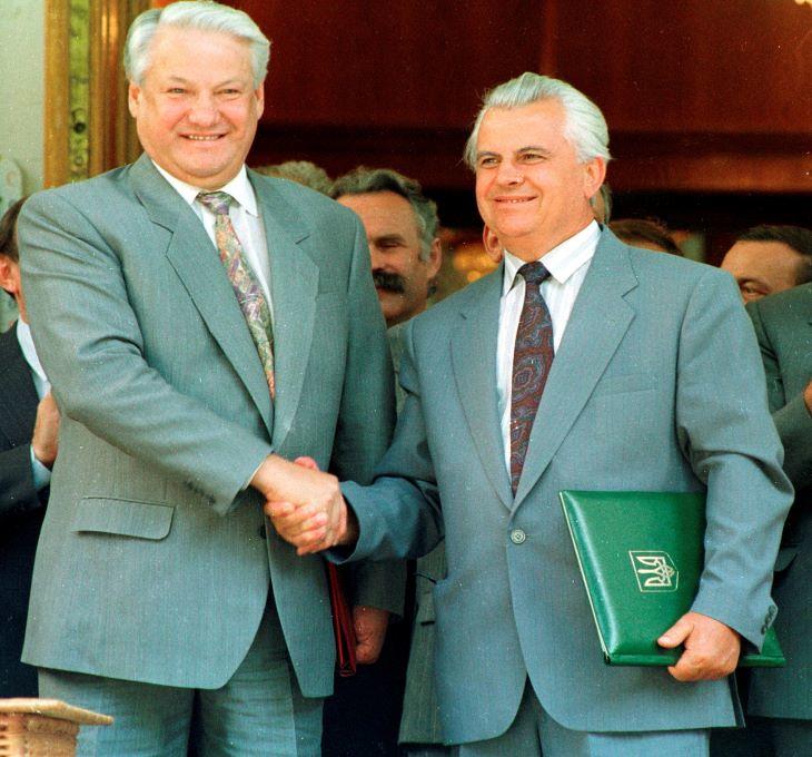 Jelcin és Kravcsuk 1992-ben, Jaltában. MTI/AP/Efrem Lukackij