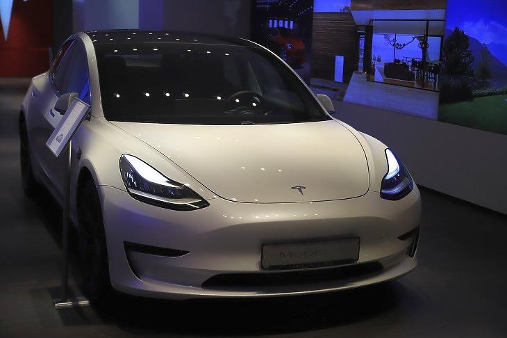 Soha nem látott szinten az európai tőzsdék, remekelt a Tesla