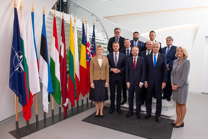  Még a NATO-csúcs előtt ültek össze - a képen még Szijjártó Péterrel