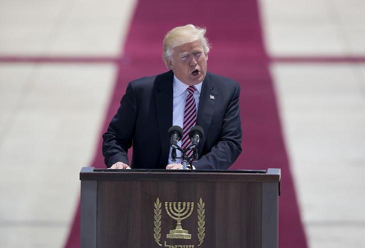 Trump elnyomta nyereségvágyát: nem a golfklubjában ülésezik a G7