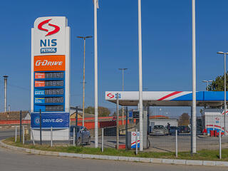 Szerbia szankcionált olajvállalata, a NIS három hónapot kapott vevő keresésére