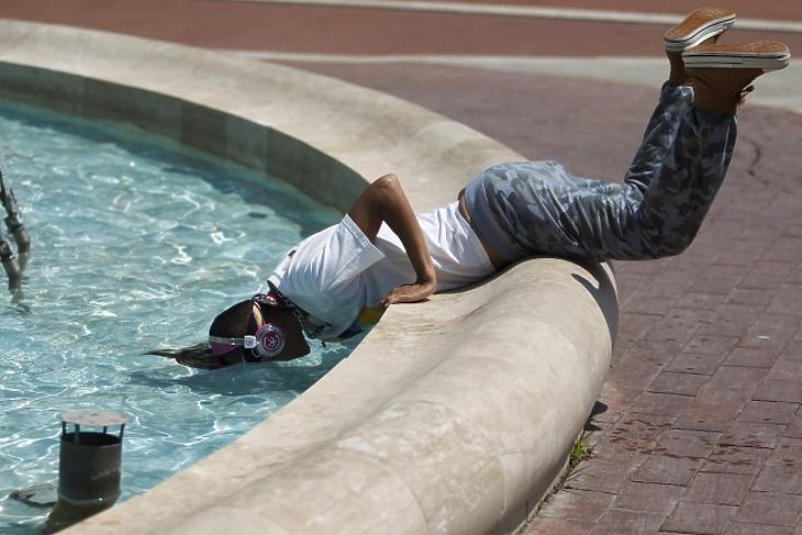 Miért bírjuk jobban a hőséget nyaraláskor, mint itthon?