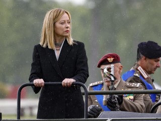 Giorgia Meloni, Olaszország miniszterelnöke az olasz fegyveres erők napján 2024. május 3-án
