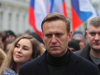 Széttárják kezüket Putyinék a Navalnij-ügyben  