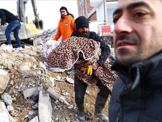 Szíria nem bír a földrengés mentési munkáival