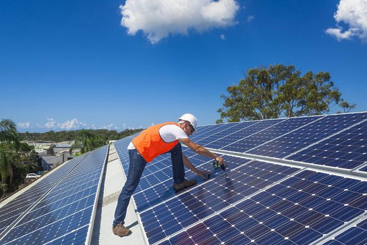 Majdnem annyi energiát termelnek már a napelemek az országban, mint a paksi atomerőmű